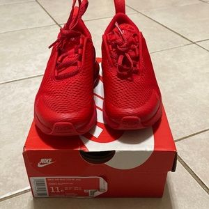 Red Nike kid airmax 270